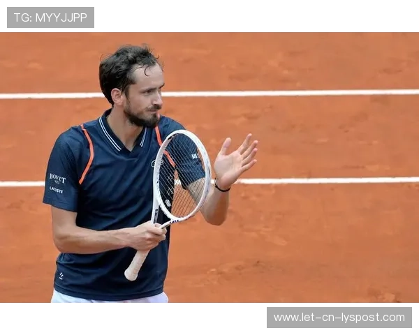 梅德韦杰夫硬地场上简直无解，节奏拿捏死死的，梅德韦杰夫专访